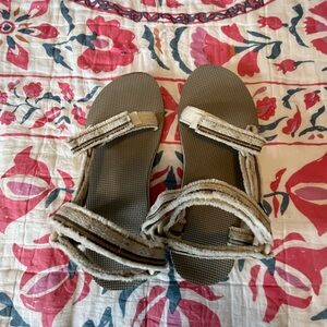 TEVA Women’s size 9 tan sandal